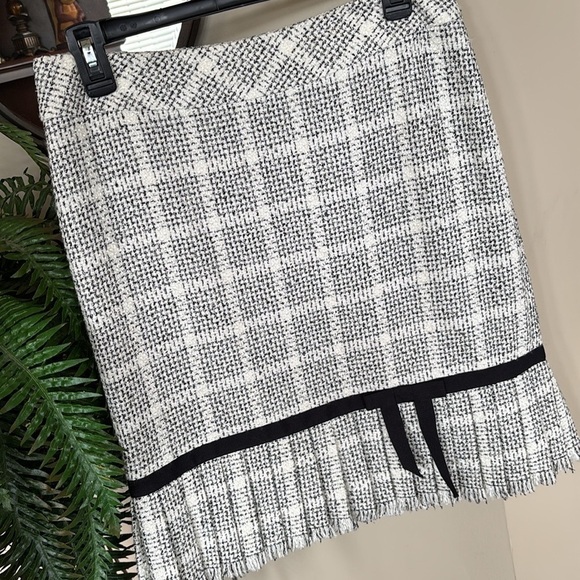Classiques Entier Black & White Tweed Checks Lined Skirt w/ Pleated Ruffle Hem - Picture 2 of 15